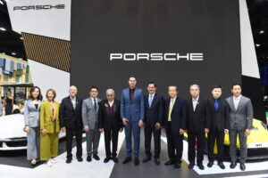 67_03_26 เปิดบูธ PORSCHE by gigi00041