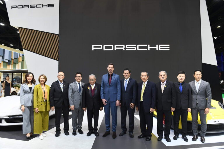 67_03_26 เปิดบูธ PORSCHE by gigi00041