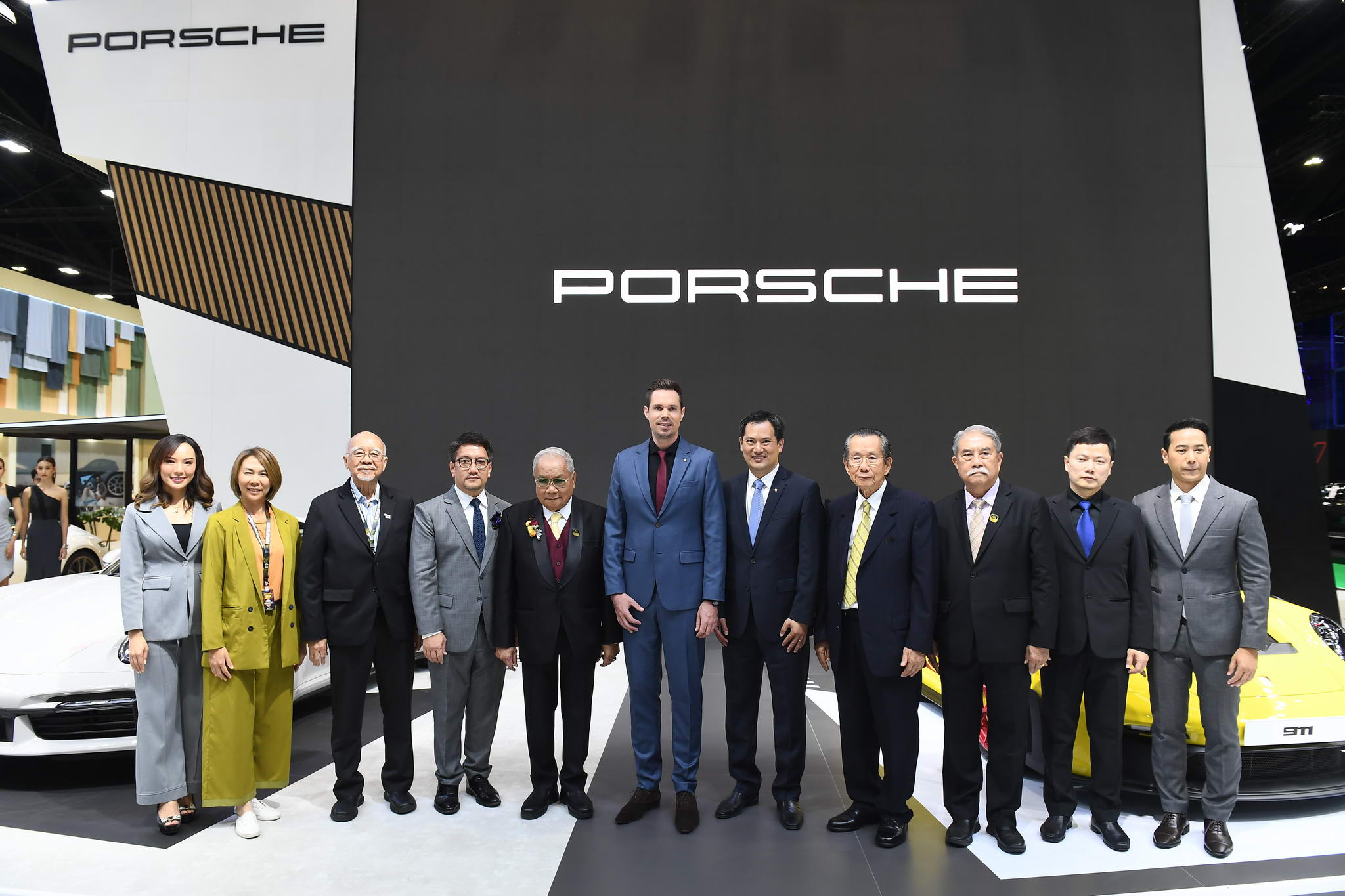 67_03_26 เปิดบูธ PORSCHE by gigi00041