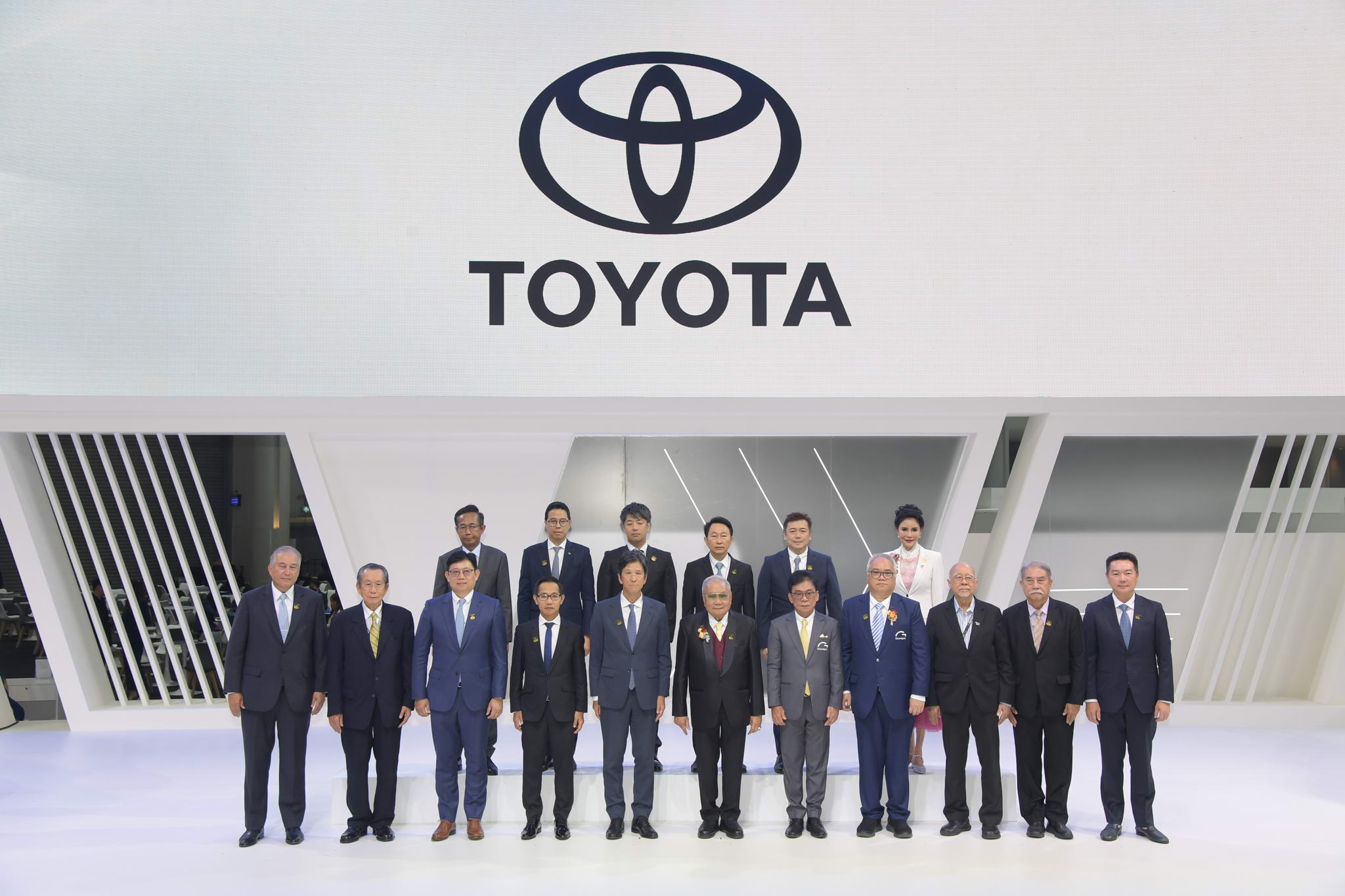 67_03_26 เปิดบูธ TOYOTA by golf00009